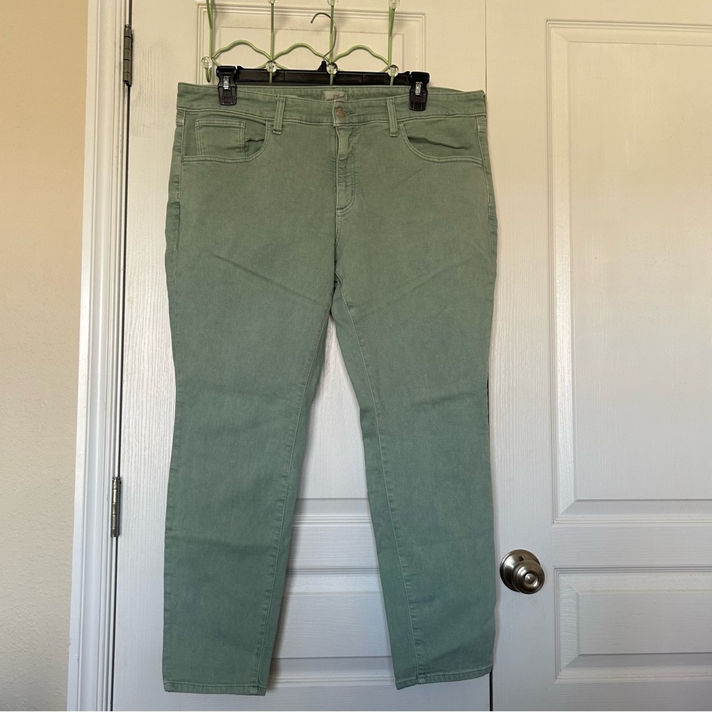 🆕Green Universal Threads Skinny Jeans